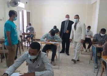 نائب رئيس جامعة الوادي الجديد يتفقد لجان امتحانات كلية التربية الرياضية