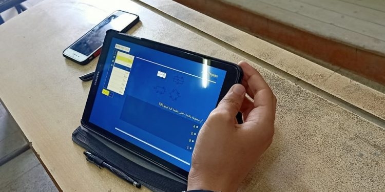ضيق الوقت في امتحان الإستاتيكا وإجابات مكررة في الأحياء.. ردود أفعال الطلاب على الامتحان التجريبي الثالث للثانوية العامة