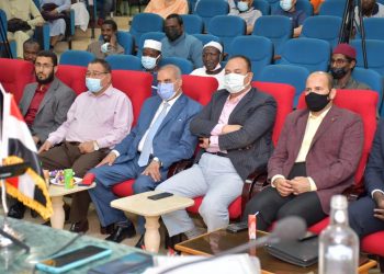 تشجيعاً للمتميزين من الوافدين رئيس جامعة الأزهر يحضر رسالة ماجستير لباحث إيفواري