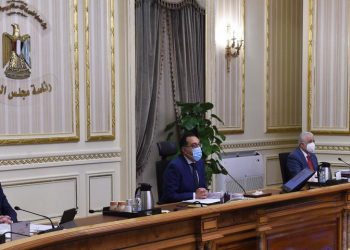 رئيس الوزراء: تكثيف العمل في مراكز التطعيم لحصول أكبر عدد ممكن من المواطنين على اللقاح