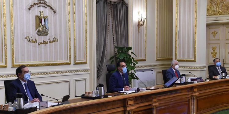 رئيس الوزراء: تكثيف العمل في مراكز التطعيم لحصول أكبر عدد ممكن من المواطنين على اللقاح