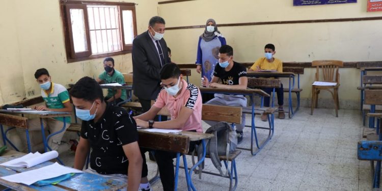 محافظ الشرقية: تجهيز غرف عزل بكل مدرسة أثناء امتحانات الإعدادية بالتعاون مع التأمين الصحي