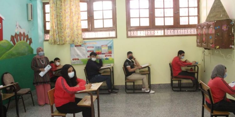 87965 طالبا يؤدون امتحانات الشهادة الإعدادية في 447 لجنة بالغربية