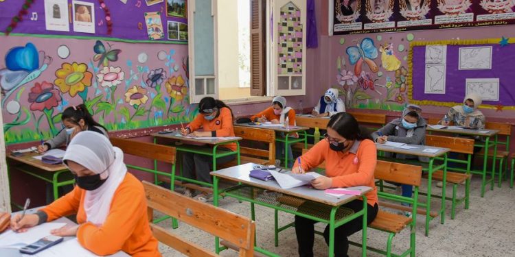 محافظ الجيزة: حصر الحالات الغير قادرة على سداد المصروفات الدراسية للتكفل بها