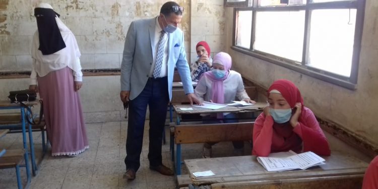 الجيار: امتحان اللغة الأجنبية فى مستوى الطالب العادي ومن داخل المنهج 