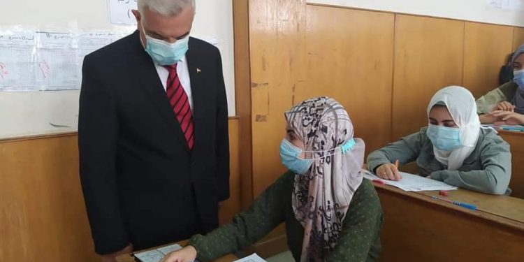رئيس جامعة المنوفية يتفقد اختبارات الفصل الدراسي الثاني بتربية نوعية