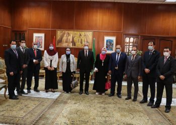 لجنة من قطاع الصيدلة في زيارة لصيدلة جامعة المنوفية