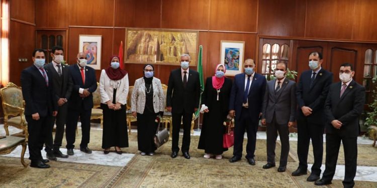 لجنة من قطاع الصيدلة في زيارة لصيدلة جامعة المنوفية