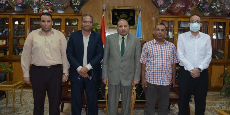 نائب رئيس جامعة الأزهر يلتقي مدير وحدة حقوق الإنسان بديوان عام محافظة أسيوط