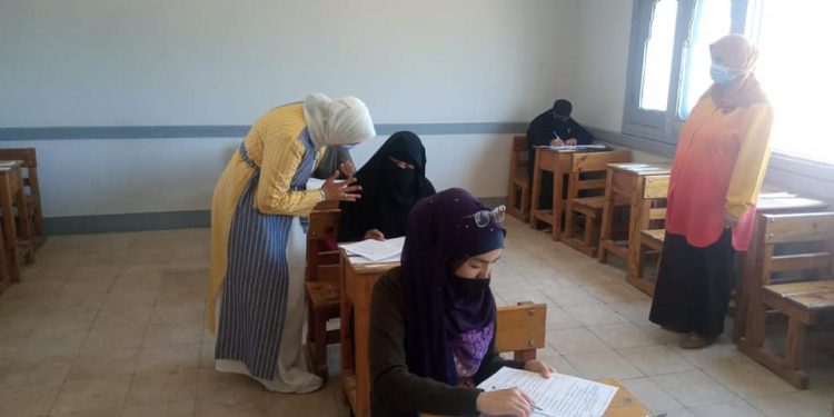 الصعيدي: خلال جولتها التفقدية لامتحانات ثانوية البعوث...  تتوجه بالشكر للإمام الأكبر على ما يبذله من جهد في خدمة أبنائه الوافدين