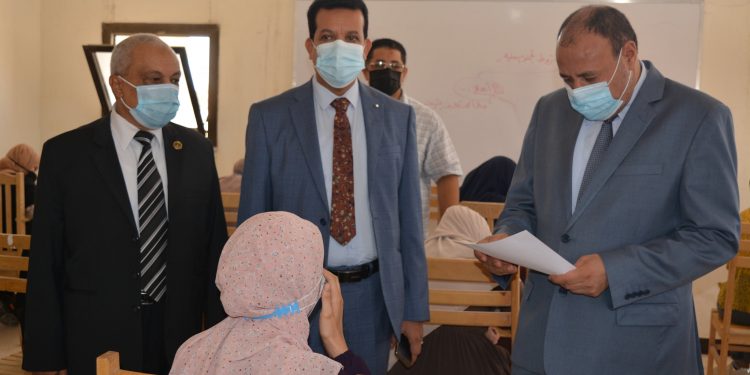 نائب رئيس جامعة الأزهر يواصل جولاته التفقدية لمتابعة انتظام سير أعمال الامتحانات