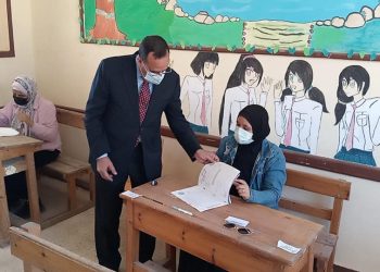 محافظ شمال سيناء يتفقد لجان امتحانات الثانوية الأزهرية
