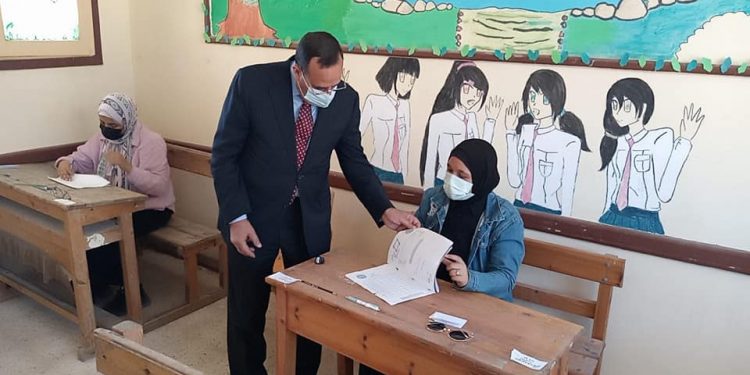 محافظ شمال سيناء يتفقد لجان امتحانات الثانوية الأزهرية