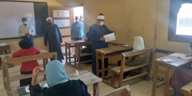رئيس أزهر المنوفية يتفقد سير أعمال امتحانات الشهادة الثانوية الأزهرية