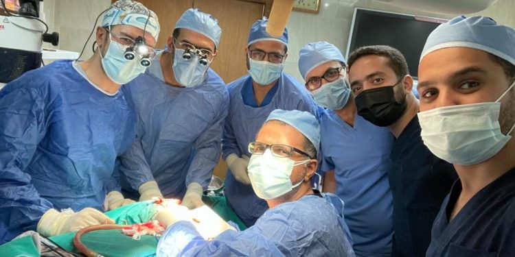 نجاح فريق طبي بمستشفى جامعة طنطا في استئصال ورم نادر بالأذن والرقبة وقاع الجمجمة لمريضة