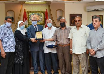 بالصور.. باهي يكرم موجهى اللغة العربية ببورسعيد