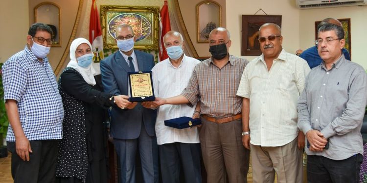 بالصور.. باهي يكرم موجهى اللغة العربية ببورسعيد