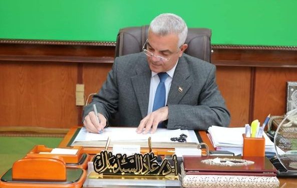 الدكتور عادل مبارك، رئيس جامعة المنوفية