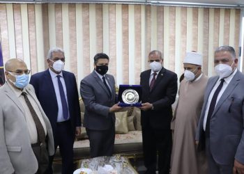 رئيس جامعة دمياط يوجه الشكر لجامعة الأزهر لتدريبها أطباء الجامعة بمستشفياتها