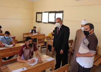رئيس جامعة الأزهر يتفقد لجان الشهادة الثانوية الأزهرية للطلاب والطالبات بدمياط الجديدة