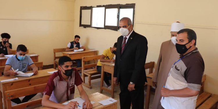 رئيس جامعة الأزهر يتفقد لجان الشهادة الثانوية الأزهرية للطلاب والطالبات بدمياط الجديدة