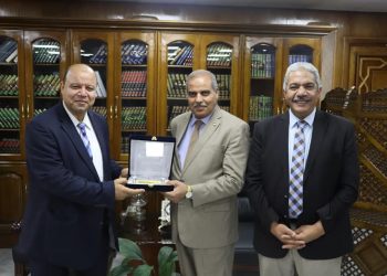 المؤتمر الدولي التاسع لطب الأطفال وحديثي الولادة يكرم رئيس جامعة الأزهر