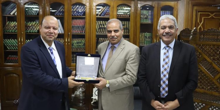 المؤتمر الدولي التاسع لطب الأطفال وحديثي الولادة يكرم رئيس جامعة الأزهر