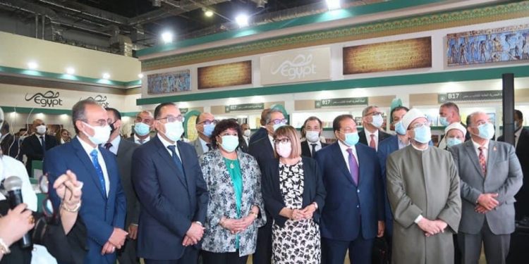 رئيس الوزراء وإيناس عبد الدايم يفتتحان معرض القاهرة الدولى للكتاب