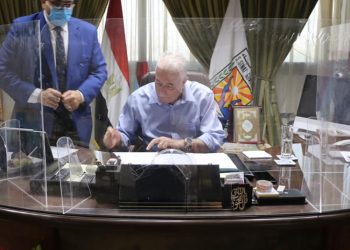 محافظ جنوب سيناء يعتمد تنسيق القبول للصف الأول الثانوي ( عام وفني)