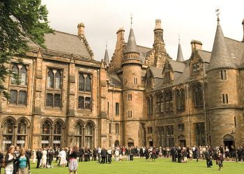 جامعة جلاسكو البريطانية تقدم منحة لطلاب البكالوريوس