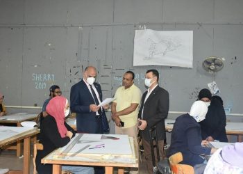 رئيس جامعة الأقصر يتفقد بدء امتحانات نهاية العام بالكليات