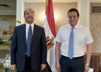 وزير التعليم العالي يلتقي رئيس جامعة العريش لبحث خطة التطوير