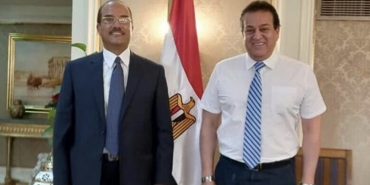 وزير التعليم العالي يلتقي رئيس جامعة العريش لبحث خطة التطوير