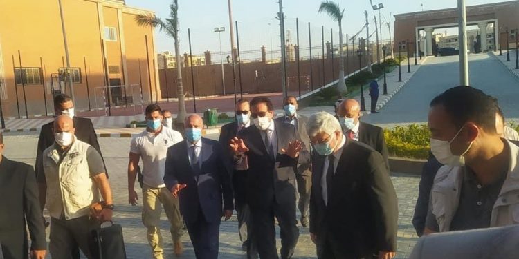 وزيرا النقل والتعليم العالي يتفقدان كلية تكنولوجيا الصناعة بجامعة القاهرة التكنولوجية