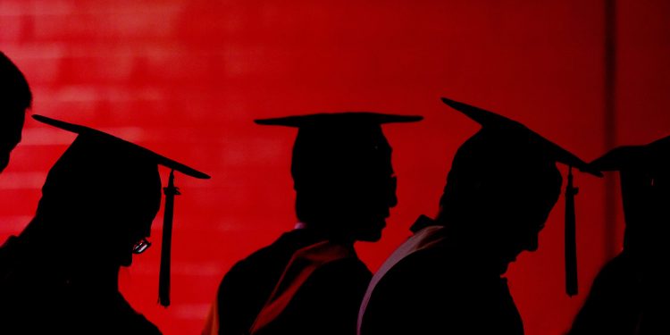 منح الجامعات في 24 ساعة.. فرص دراسية لطلاب البكالوريوس والدراسات العليا