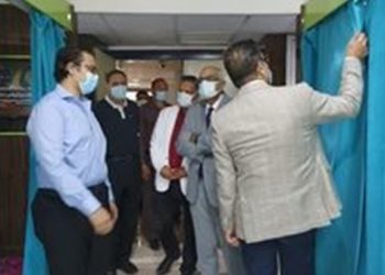 رئيس جامعة المنصورة يتفقد التجهيزات النهائية لتطوير الوحدات الطبية بالمستشفيات