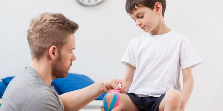 بعد تحمل الدولة لتكاليف العلاج.. تعرف على أعراض الضمور العضلي