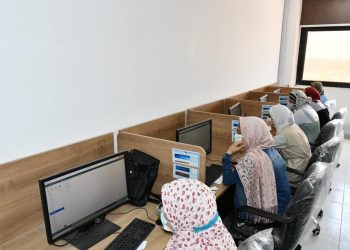 جامعة القناة تجري امتحان اللغة الانجليزية الكترونيا للطلاب