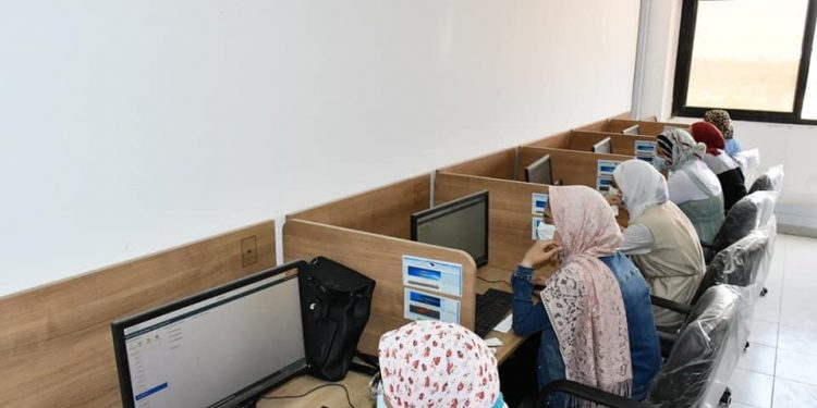 جامعة القناة تجري امتحان اللغة الانجليزية الكترونيا للطلاب