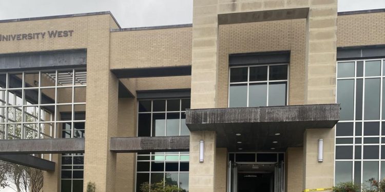 جامعة هيوستن- فكتوريا تقدم منحة لطلاب البكالوريوس في أمريكا