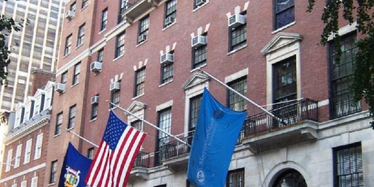 كلية ماريماونت مانهاتن تقدم منحة لطلاب البكالوريوس في أمريكا