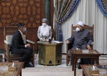 الإمام الأكبر يثني على نشاط السفير التايلاندي مع أبناء وطنه الدارسين بالأزهر