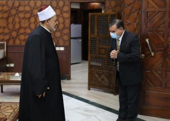 الإمام الأكبر: نولي اهتمامًا كبيرًا بأبنائنا الوافدين الدارسين في الأزهر