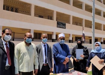 رئيس أزهر مطروح يكرم عددًا من مديري الإدارات والمعاهد ومشرف بوابة الأزهر لجهودهم المتميزة