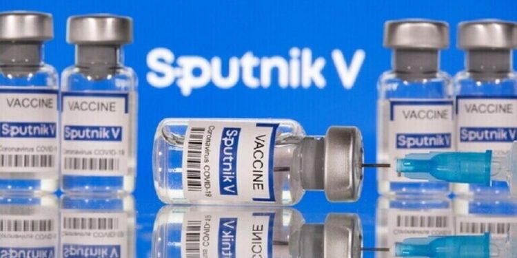 بعد إثبات فاعليته.. تكريم مخترعي لقاح "سبوتنيك V" الروسي