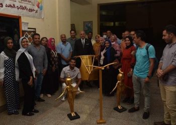 رئيس جامعة الأقصر يفتتح مشروعات تخرج طلاب كلية الآثار