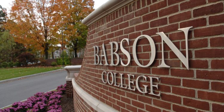 كلية بابسون الأمريكية تقدم منحة لطلاب البكالوريوس