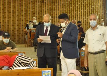 طلاب جامعة المنيا يُواصلون أداء الاختبارات وسط تدابير وقائية