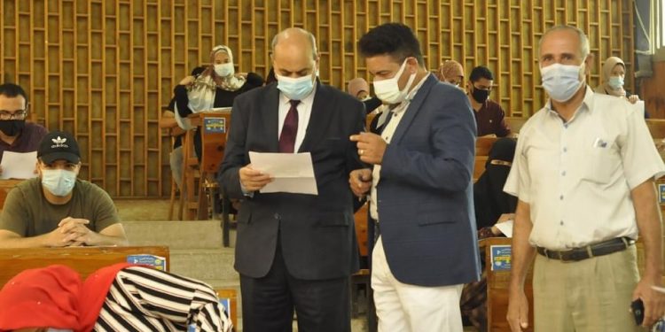 طلاب جامعة المنيا يُواصلون أداء الاختبارات وسط تدابير وقائية