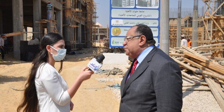 رئيس جامعة حلوان يجرى جولة تفقدية لمتابعة سير الامتحانات ومنشآت الجامعة الأهلية